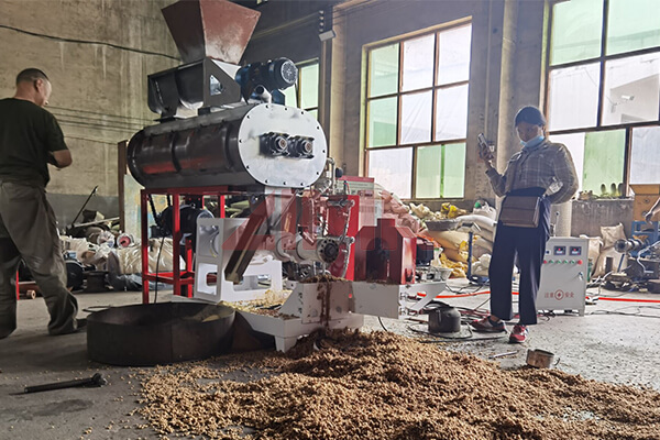 fish feed making machines in thailand